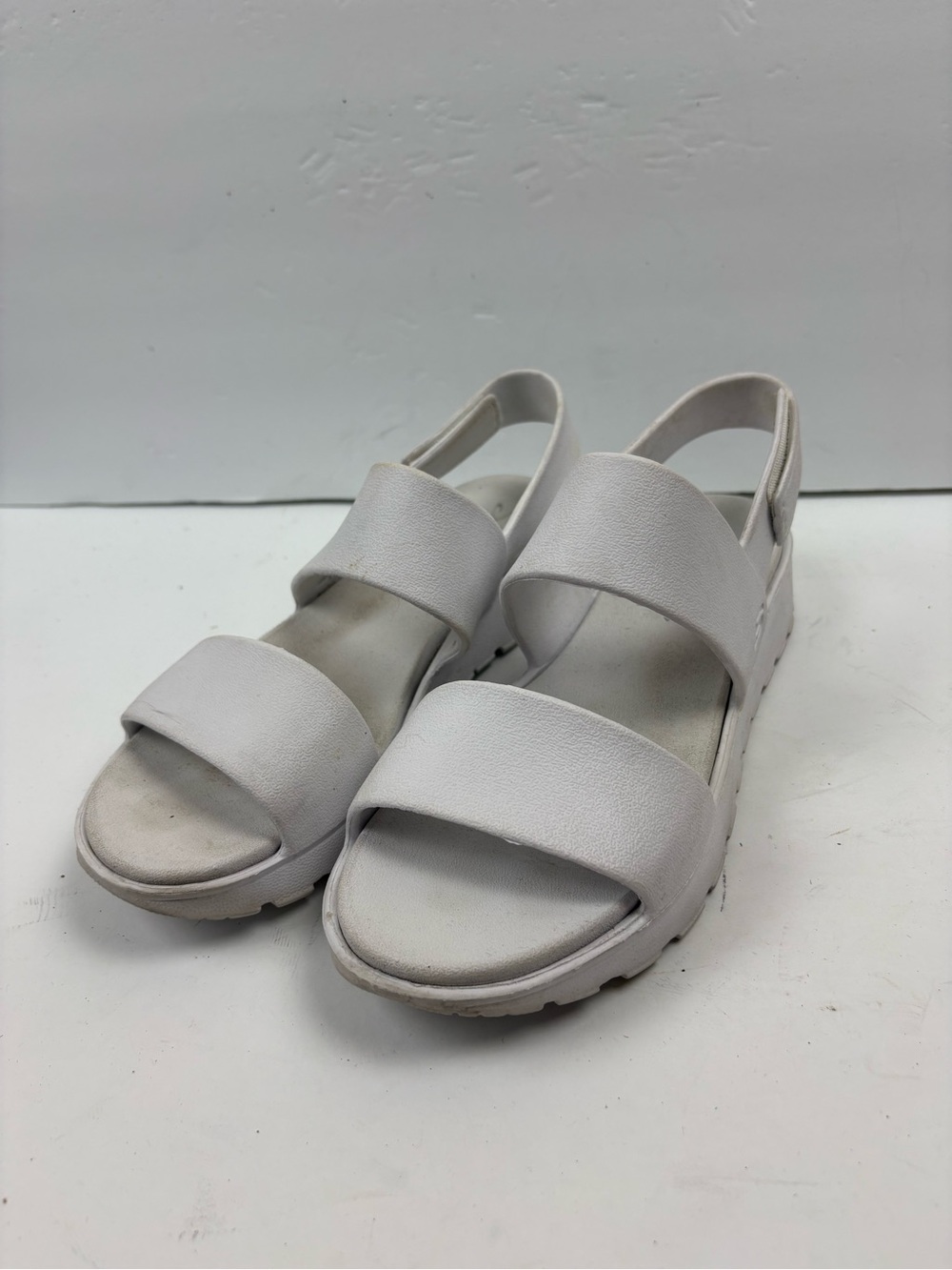 Skechers White Rubber Platform Lifhtweight Sandals Strappy Womens size 8